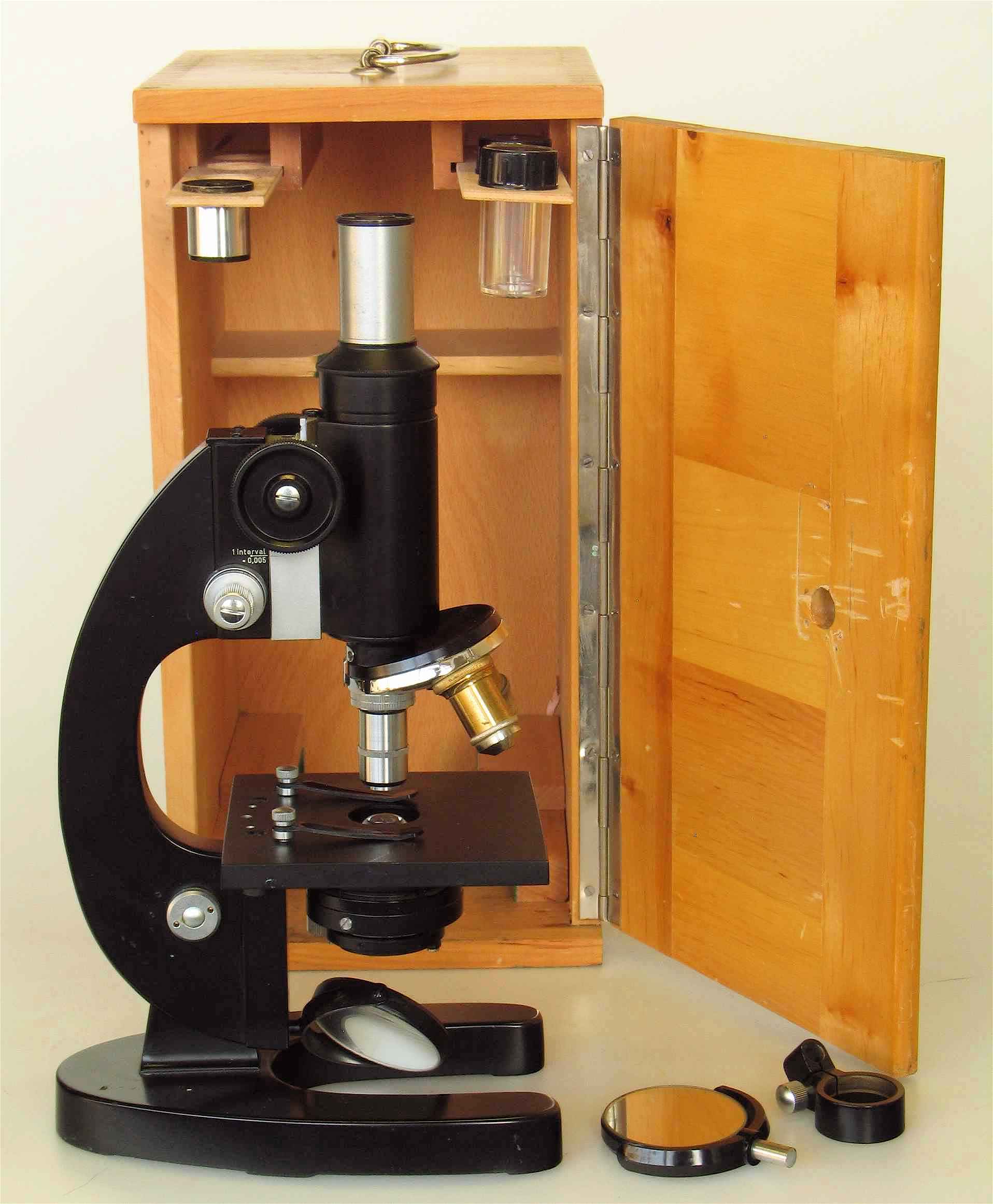 Microscope composé
(modèle scolaire)
