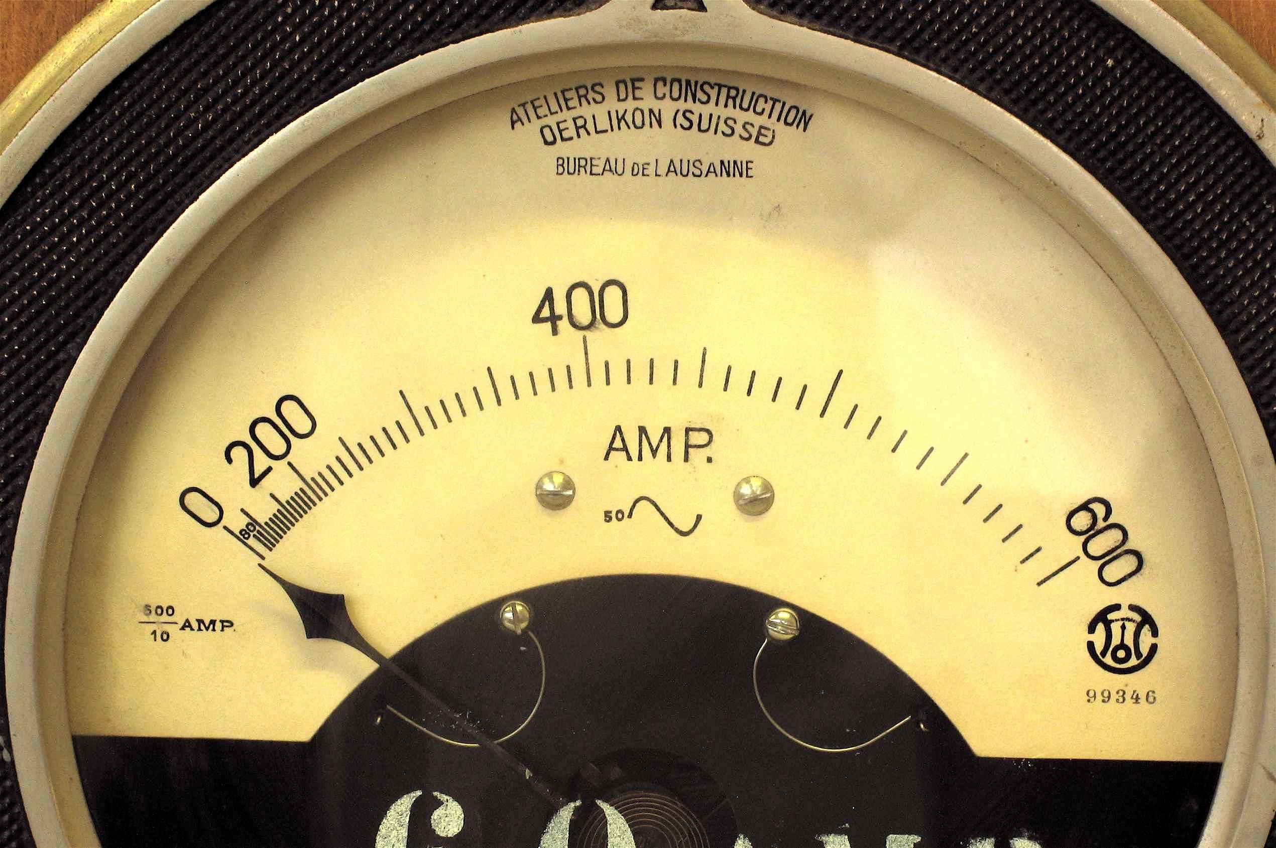 Ampèremètres
(échelles 300 et 600 A)