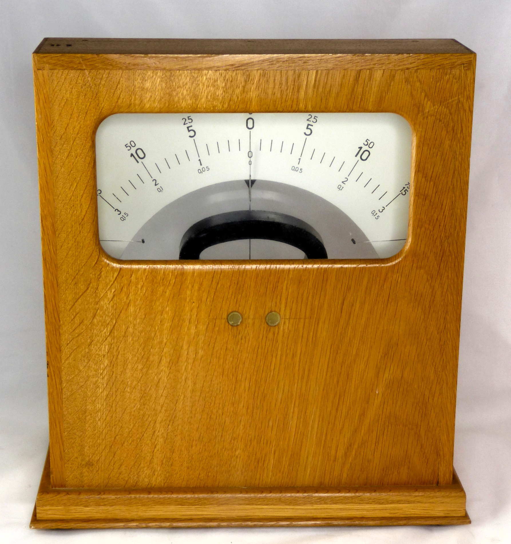 Voltmètre de démonstration
(plusieurs gammes, zéro centré)