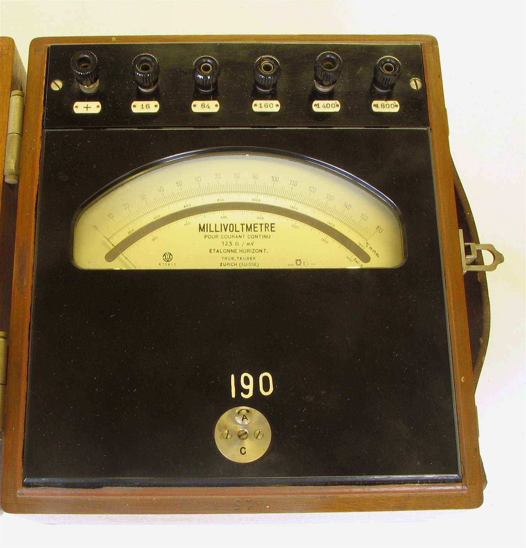 Millivoltmètre et thermomètre portatif
(pour thermocouple)