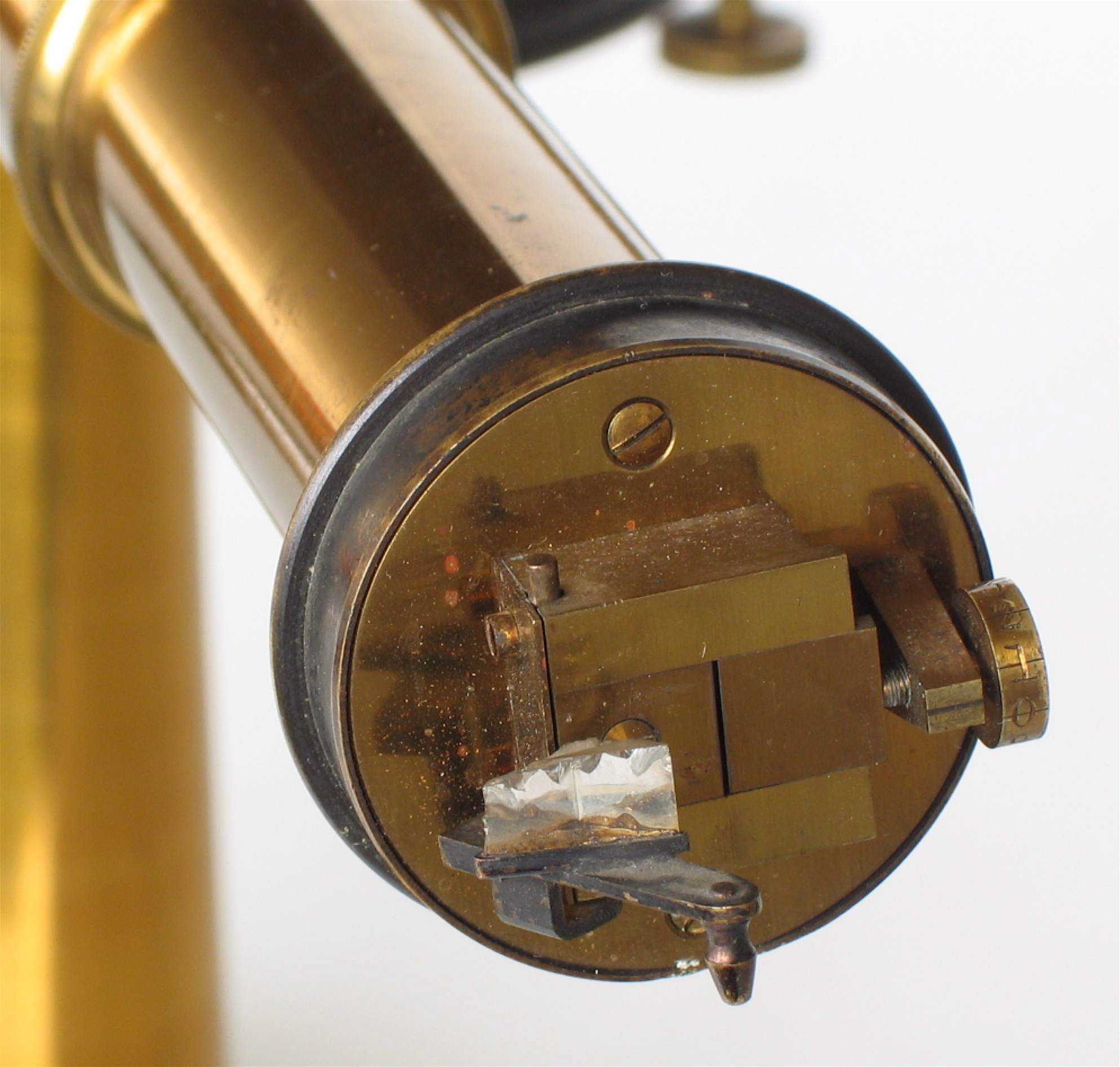 Spectroscope à deux bras,
avec goniomètre