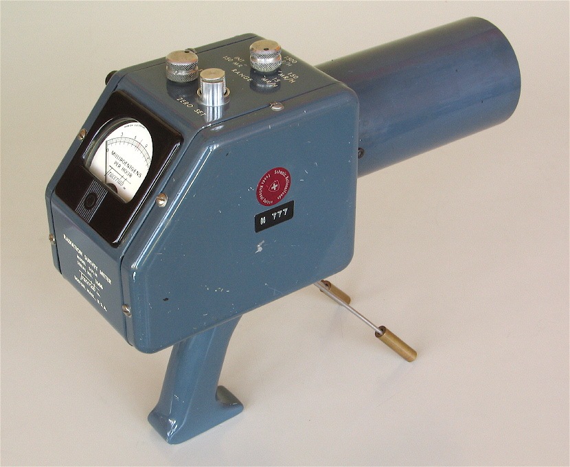 Pistolet-dosimètre (“Survey Meter Cutie Pie”)
(chambre d’ionisation)