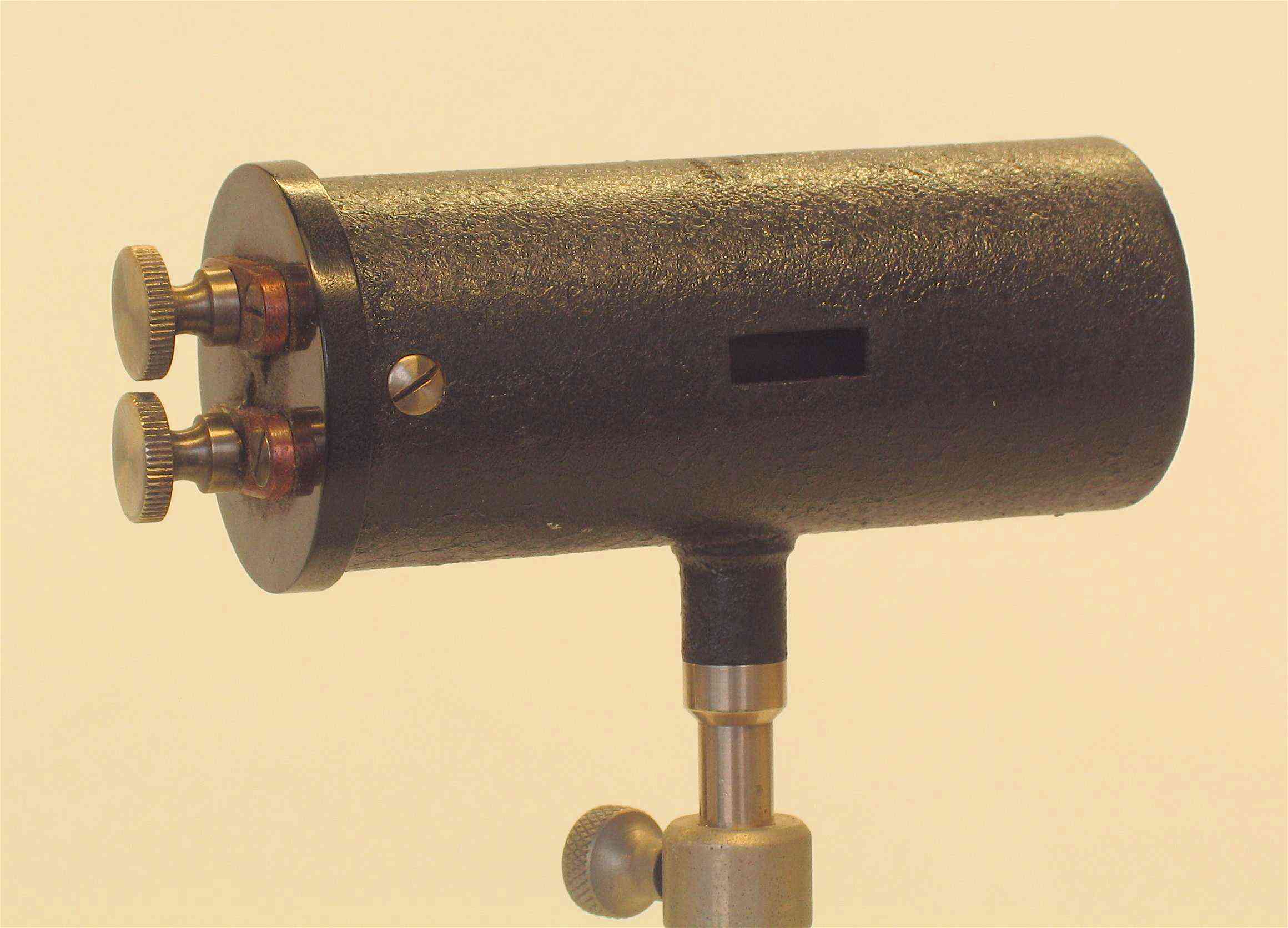 Amplificateur thermoélectrique pour galvanomètre