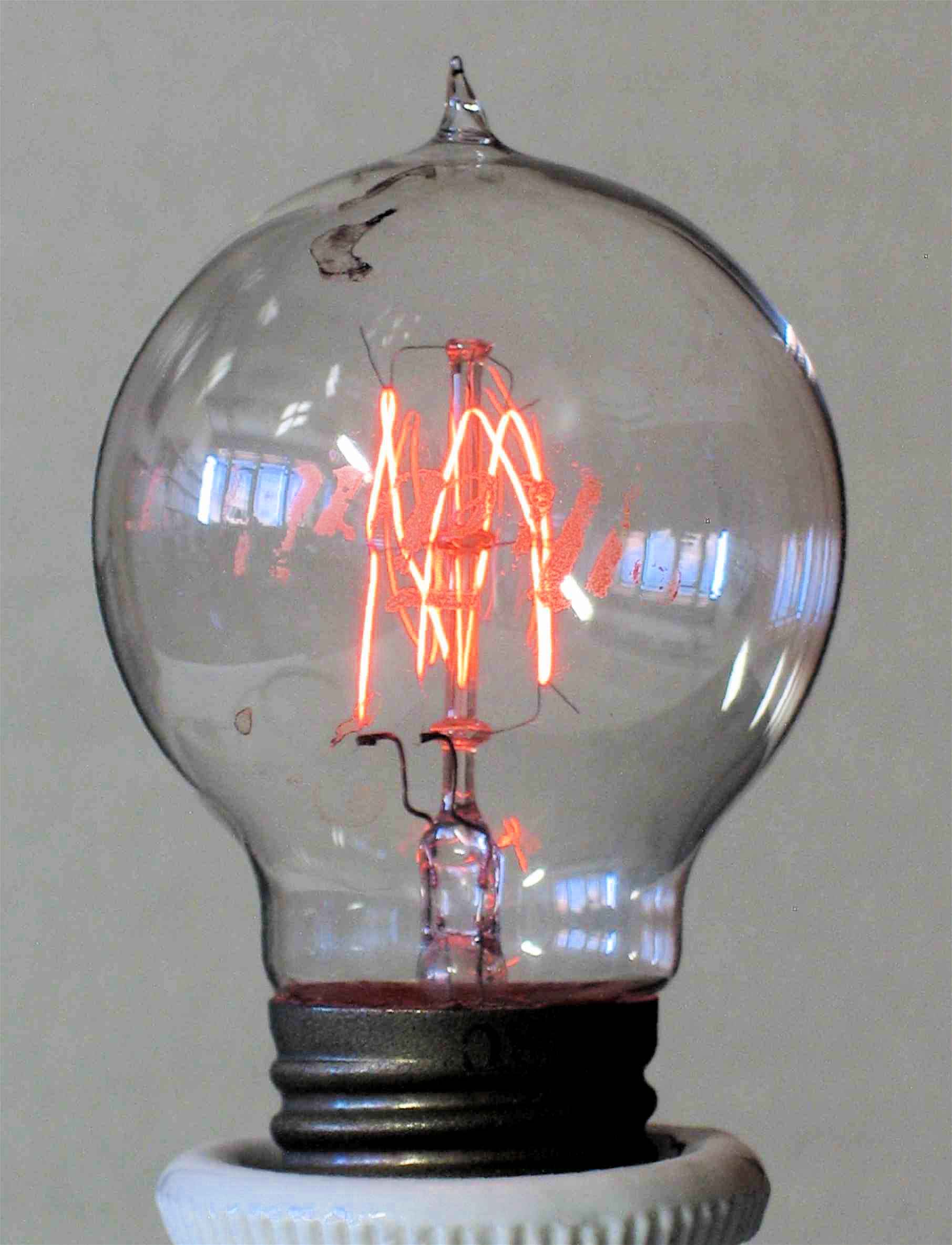 Petite lampe à incandescence
(filament métallique)