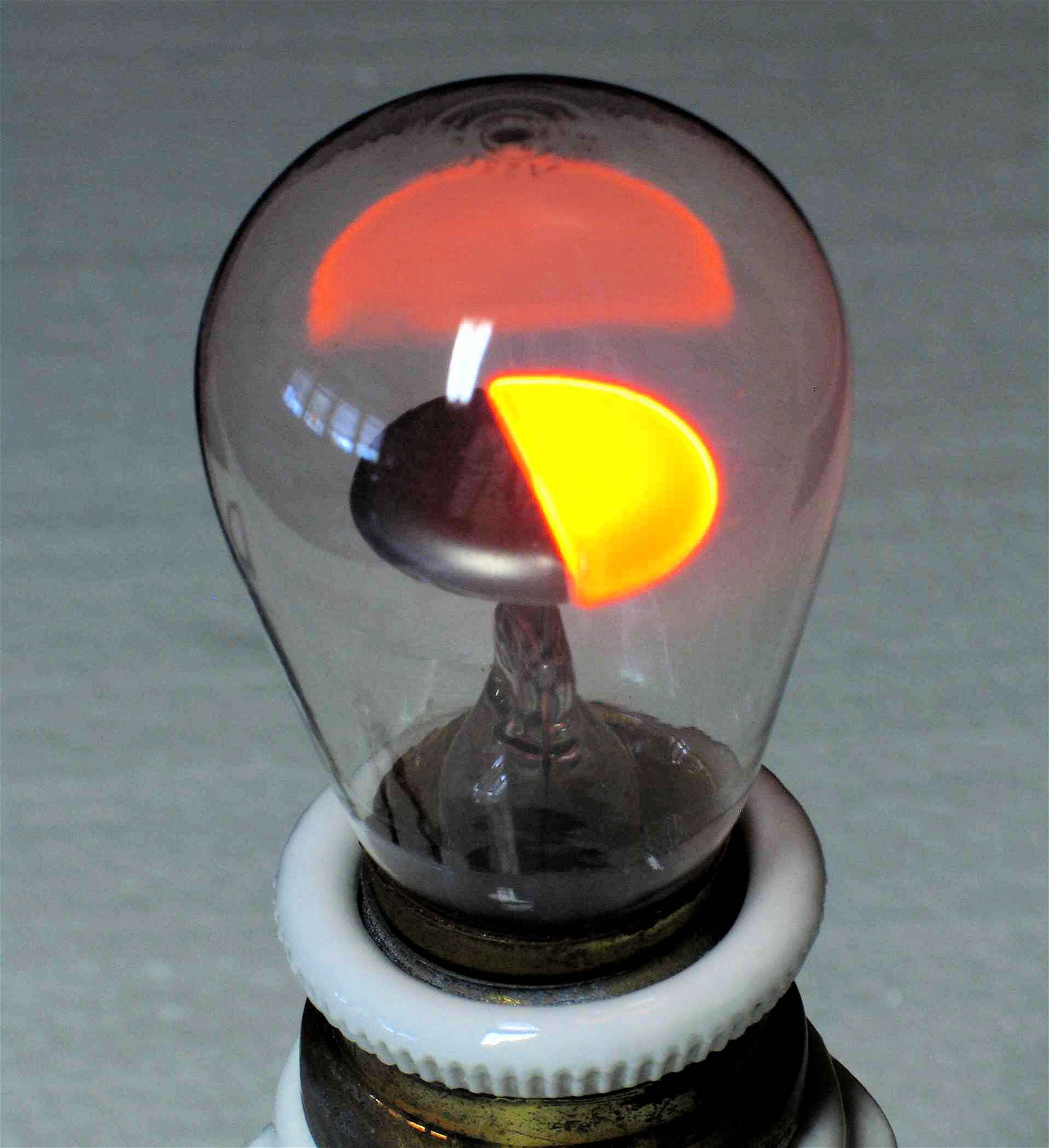 Lampes à décharge dans le néon
(2 demi-cercles)