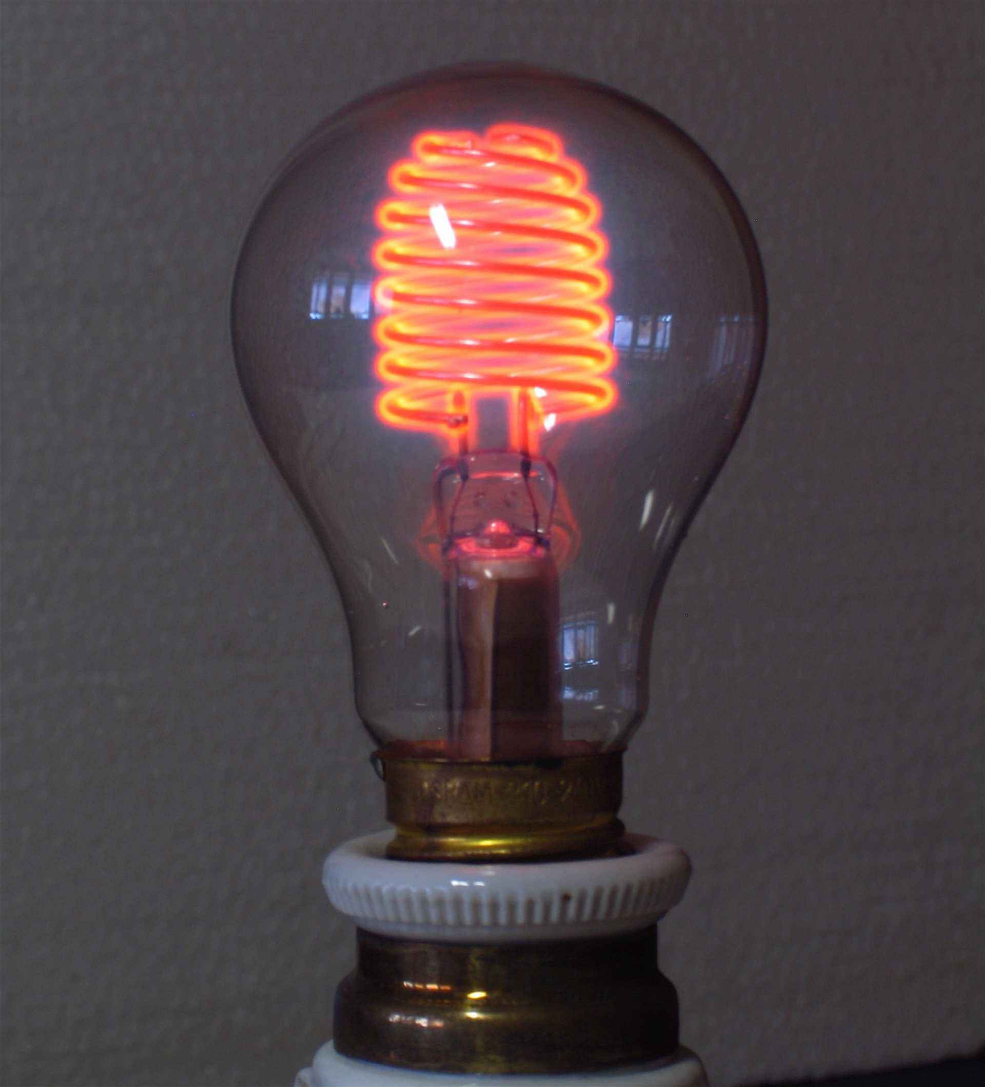 Lampes à décharge dans le néon
(fil en hélice)