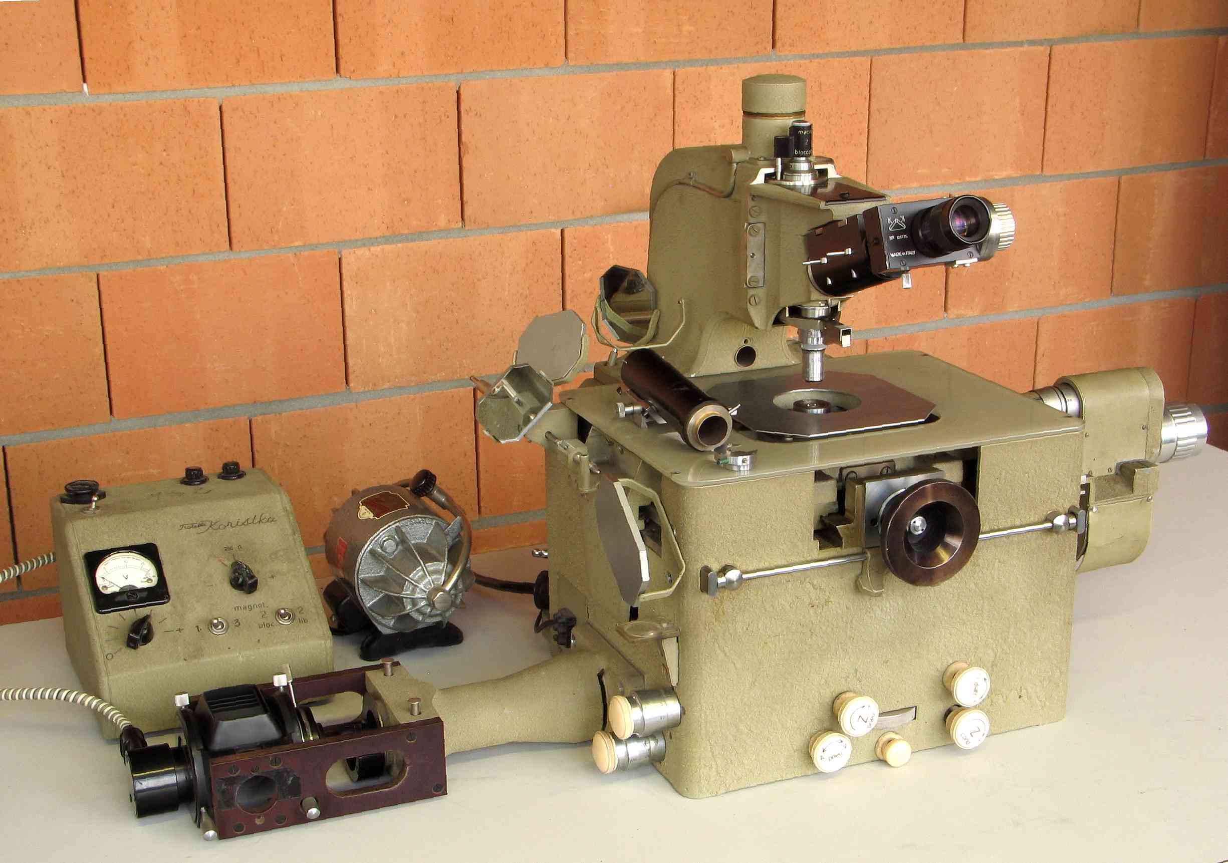 Microscope de mesure
(Koristka MS2)