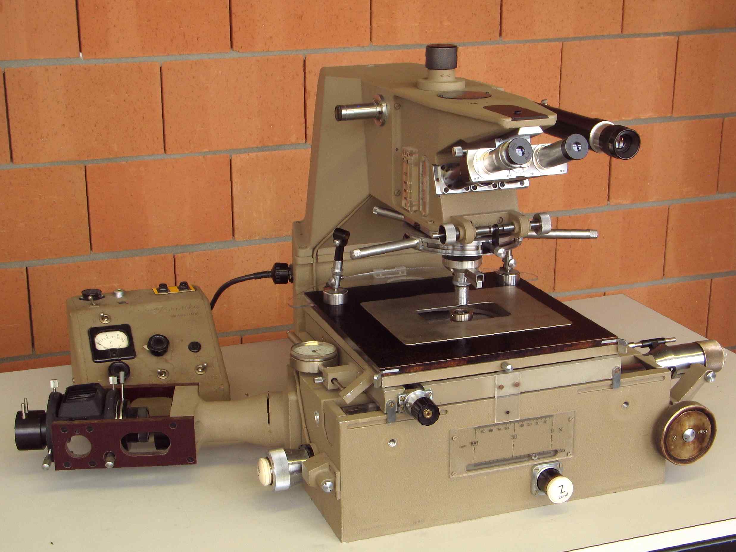 Microscope de mesure
(Koristka R4)