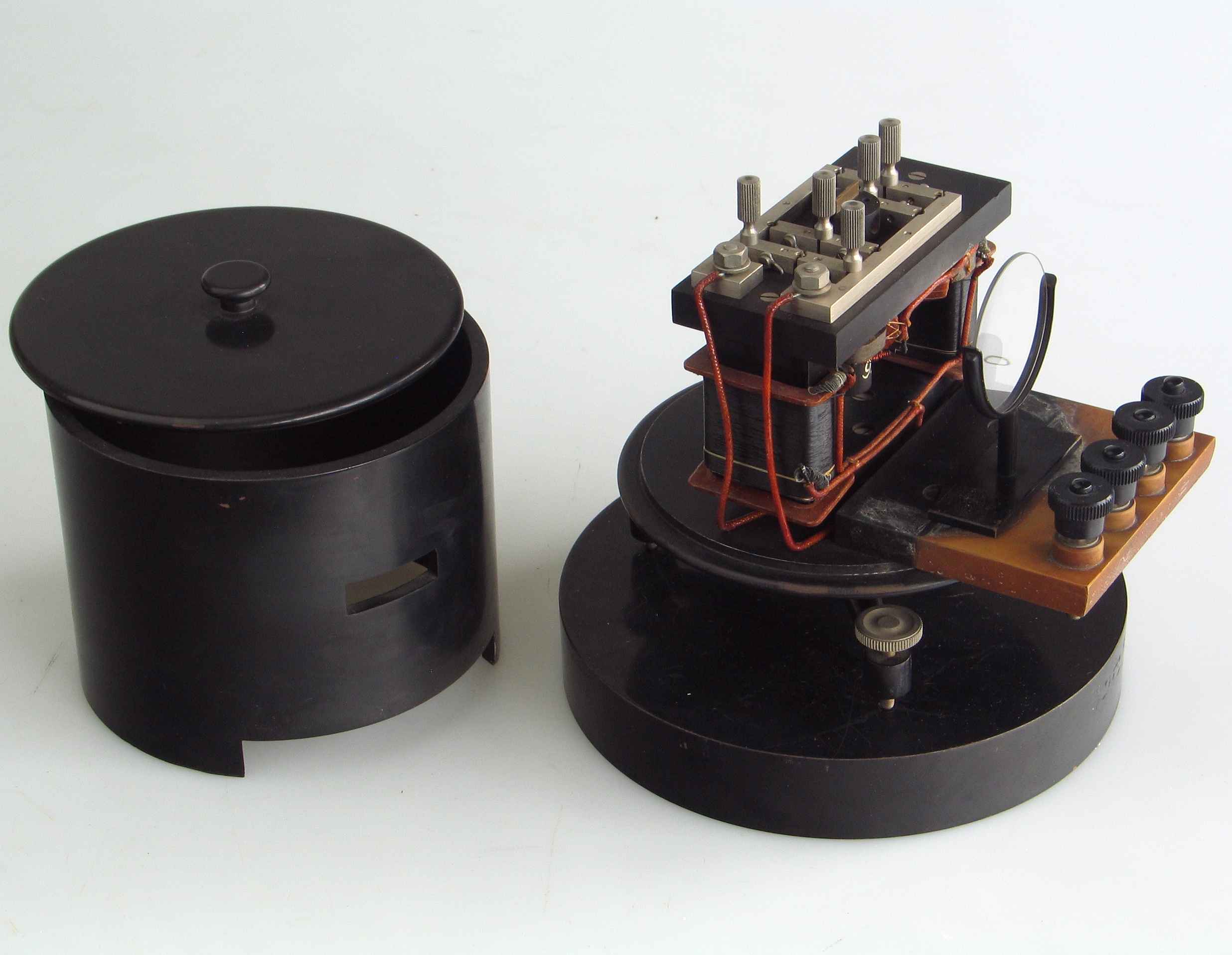 Galvanomètre à résonance
(“Vibrationsgalvanometer”)