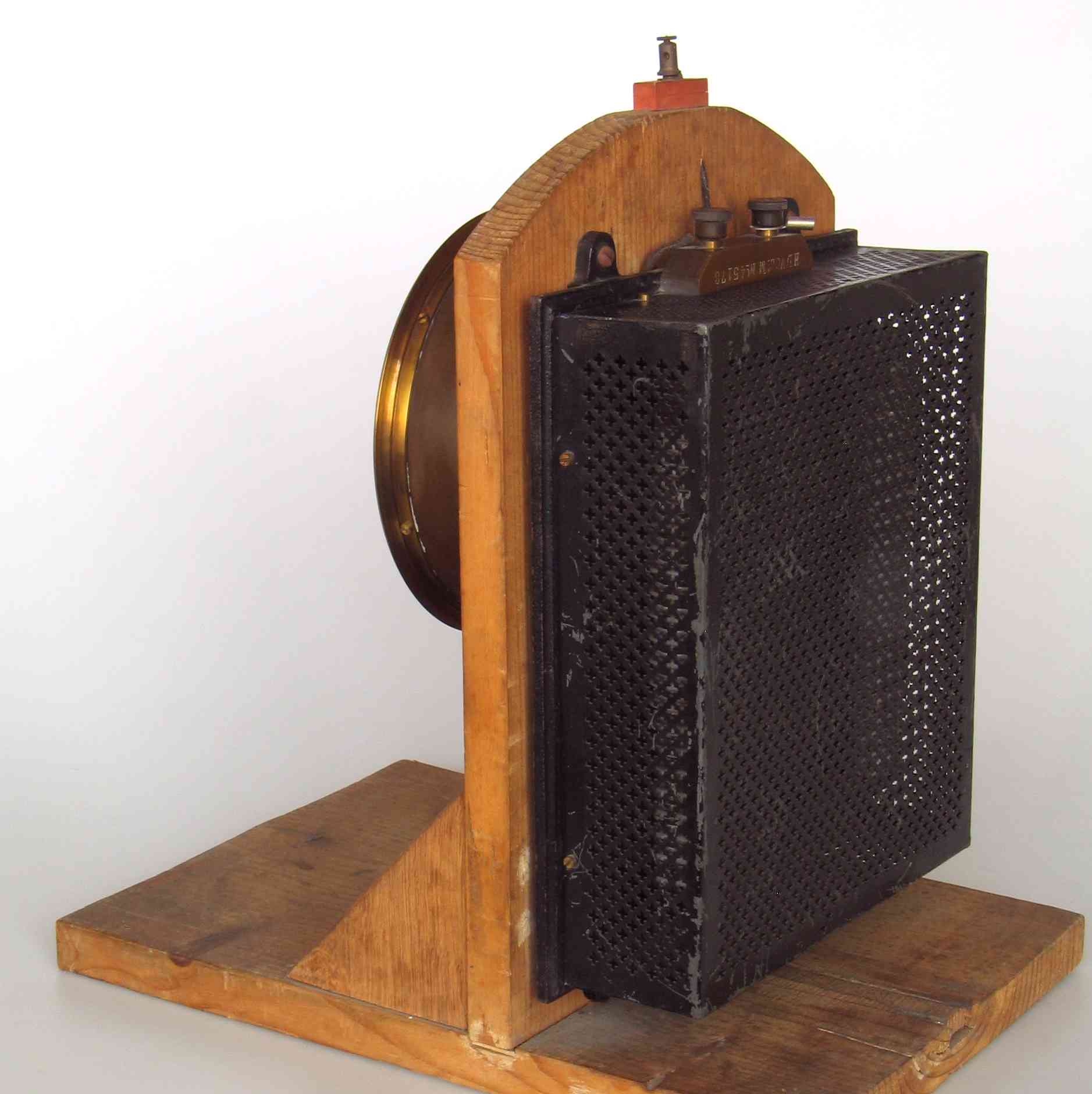 Voltmètre de tableau à fil chauffant, avec support
(600 V)