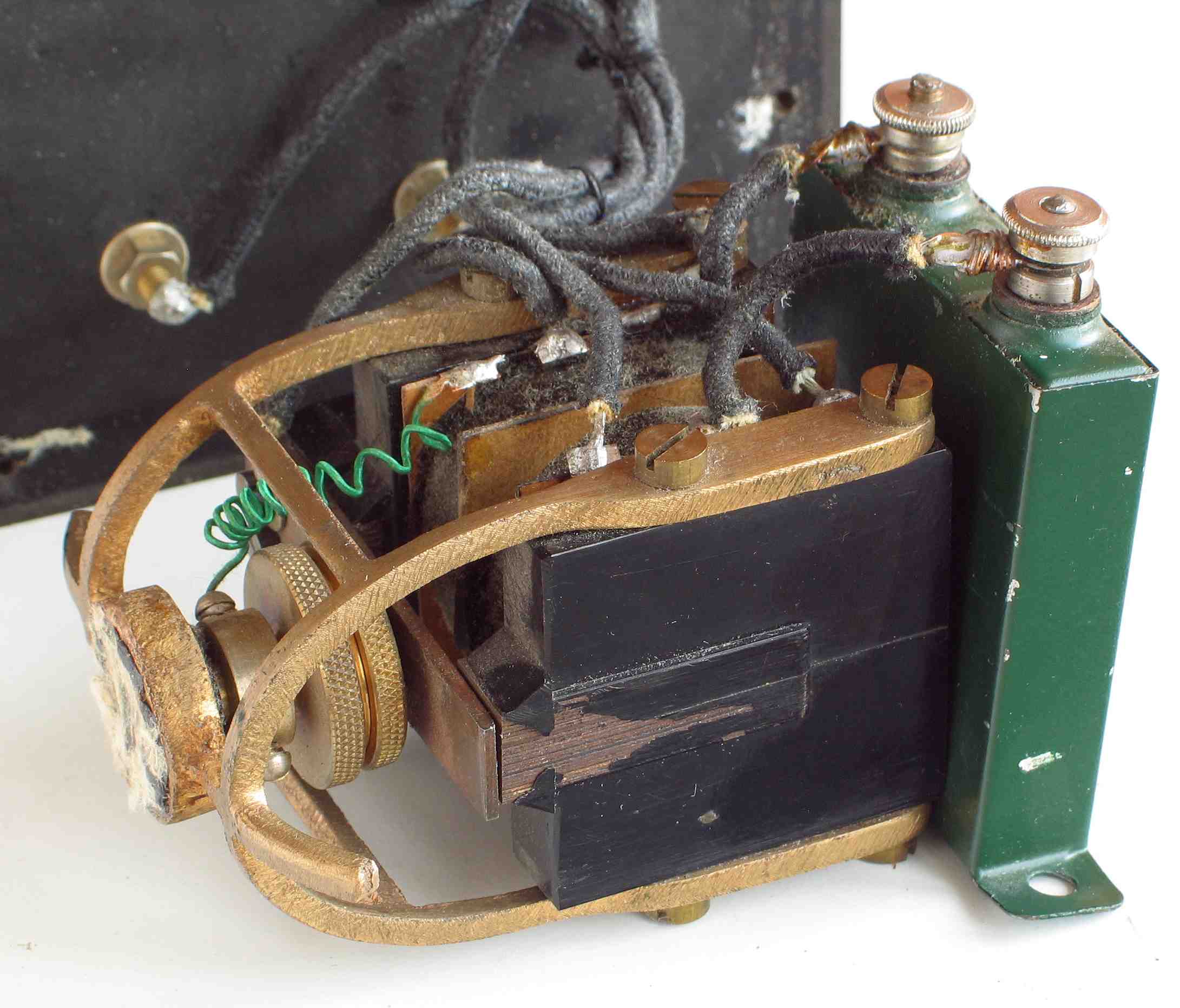 Générateur de tension alternative à 1 kHz
(“Cambridge Reed Hummer”)