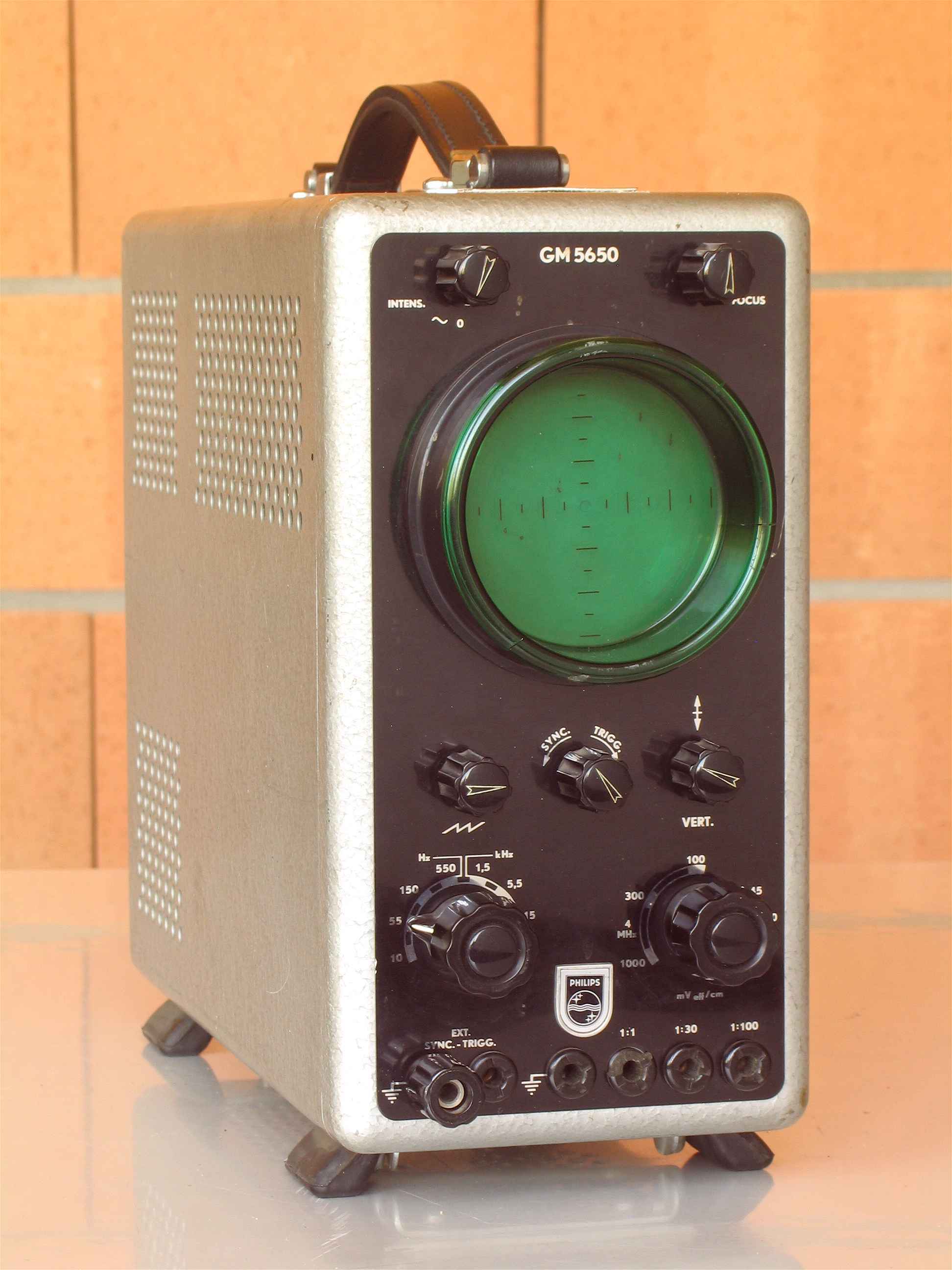 Oscilloscope à tube cathodique
(Philips GM 5650)