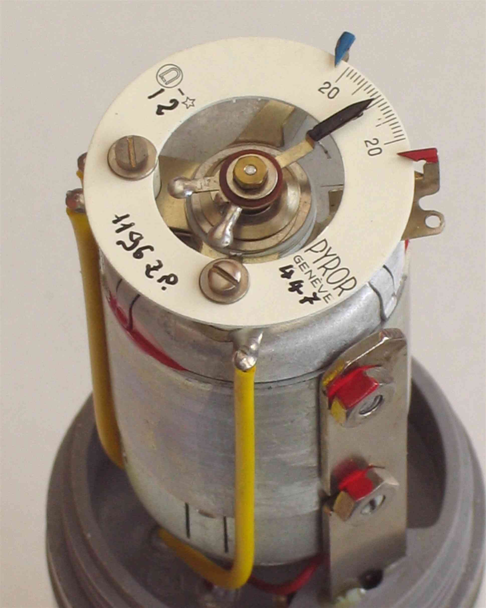 Galvanomètre de tableau et relais sensibles