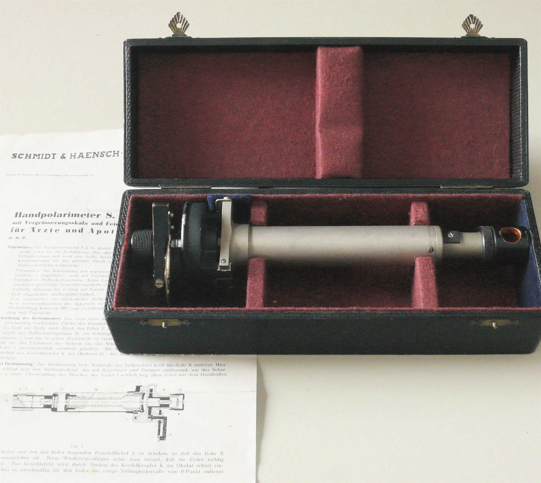 Polarimètre / saccharimètre à pénombre portatif
(S&H Modell 33, tubes de 95 mm)