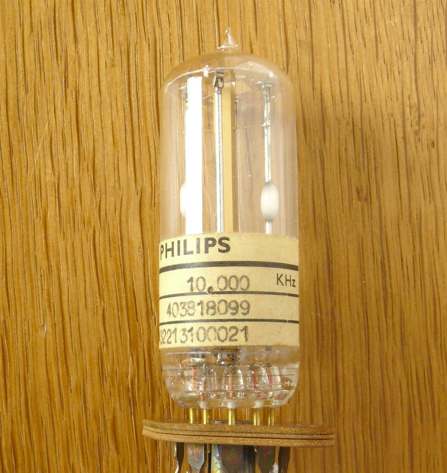 Résonateur piézoélectrique à quartz
(10,000 kHz)