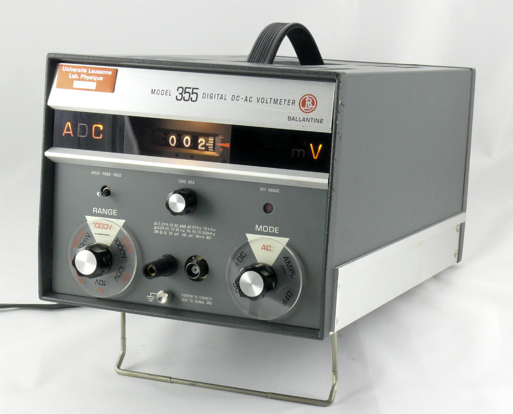 Voltmètre à affichage numérique
(Ballantine 355)