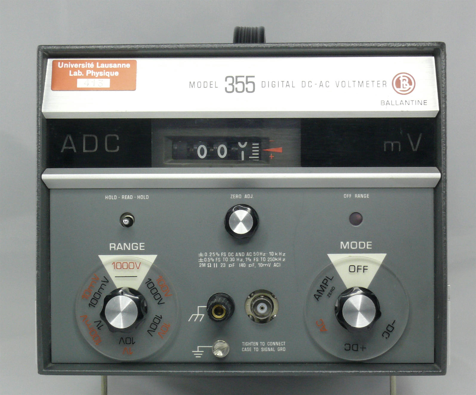 Voltmètre à affichage numérique
(Ballantine 355)