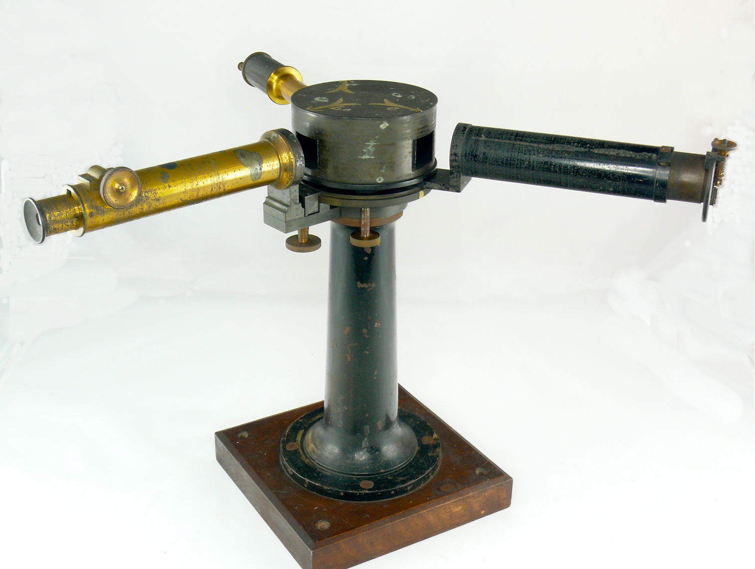 Spectroscope à 3 bras
(avec prisme de Rutherfurd)