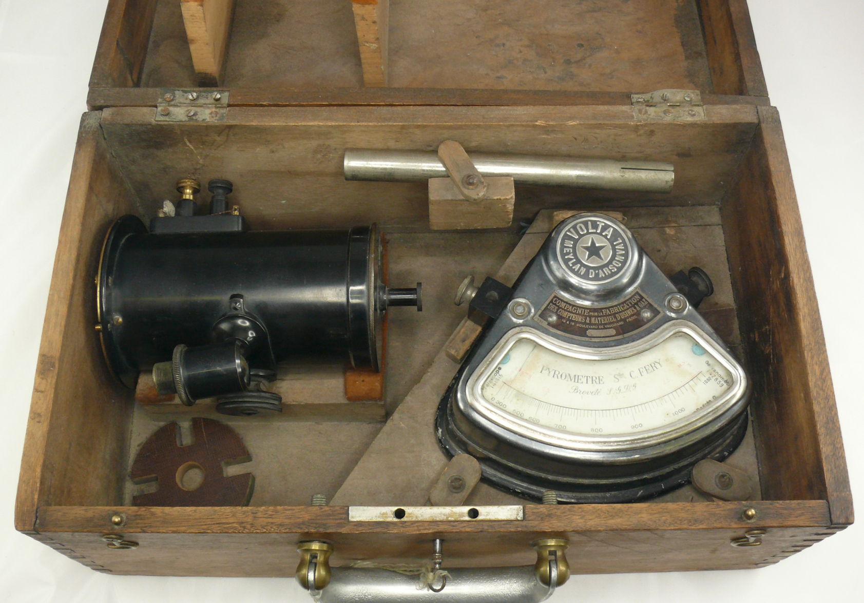 Pyromètre Système C. Féry
(avec galvanomètre de lecture Meylan-d’Arsonval)