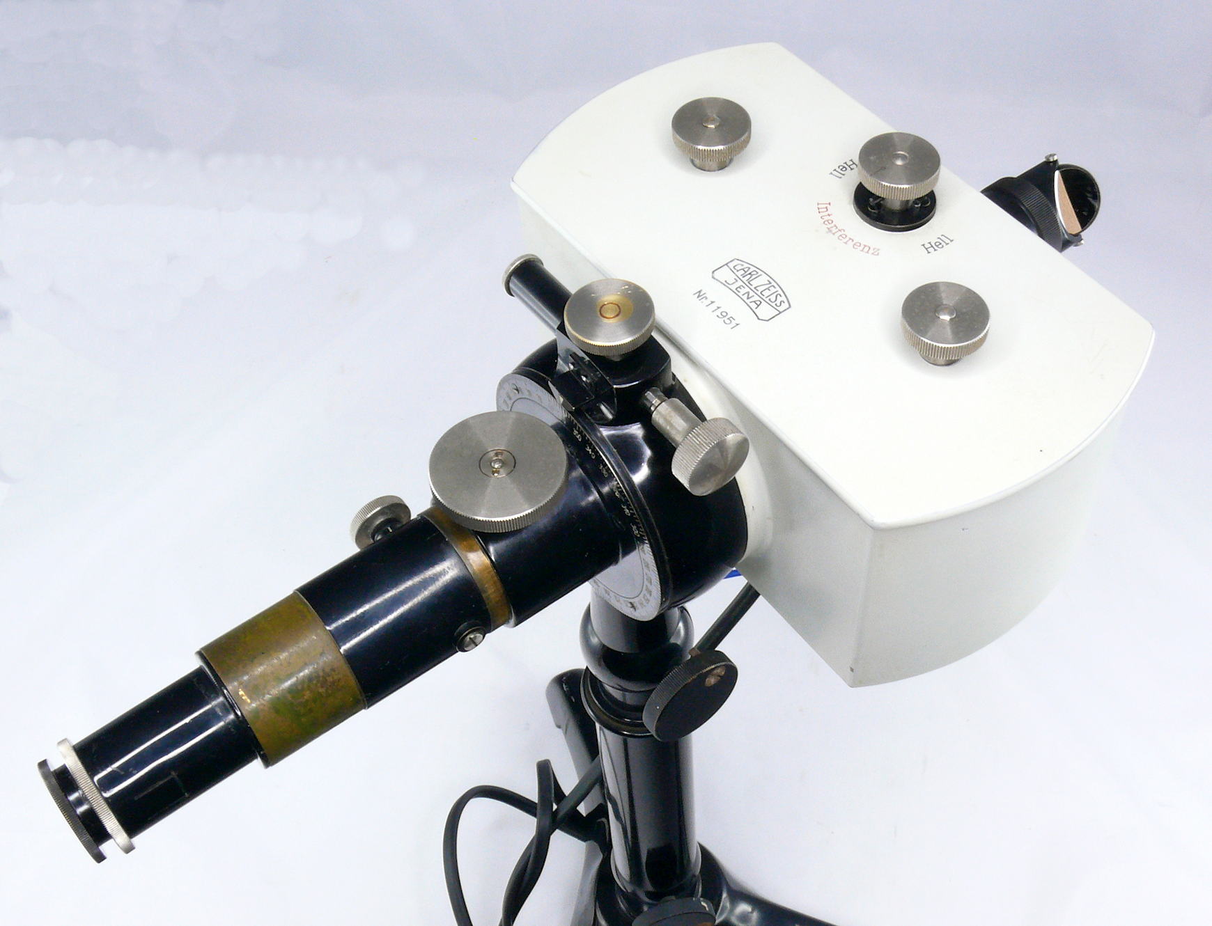 Galvanomètre à boucle
(lecture par microscope)