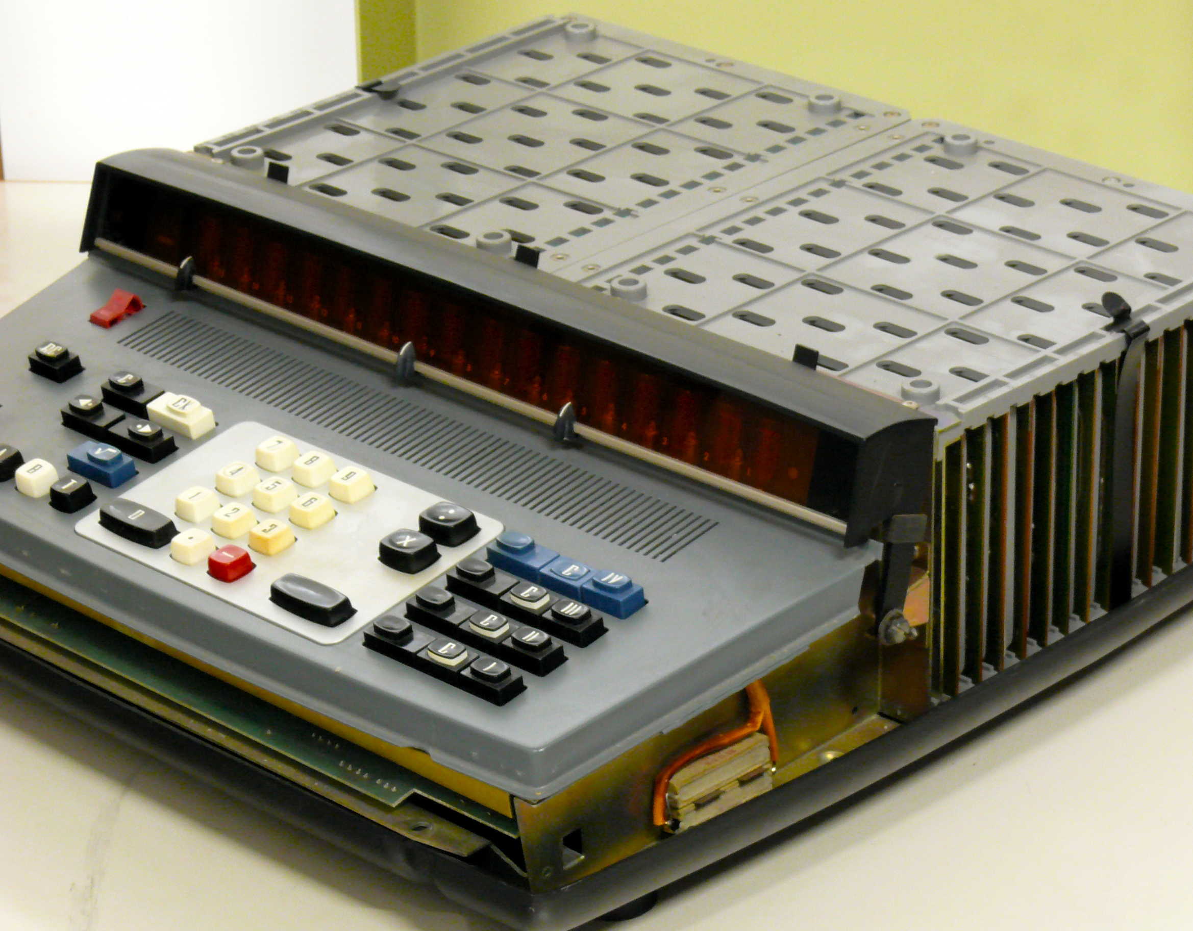 Calculatrice électronique programmable de table
(”IME 86S”)