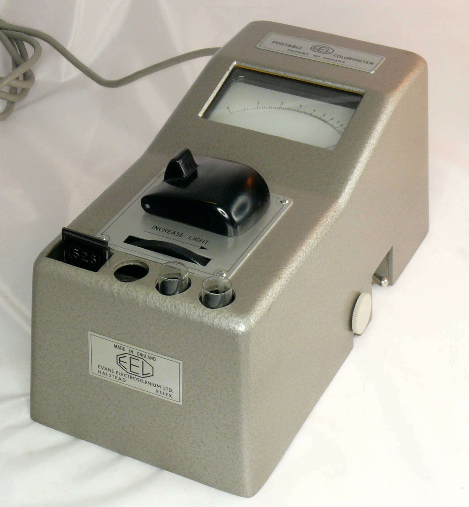 Colorimètre photoélectrique
(“EEL Portable Colorimeter”)